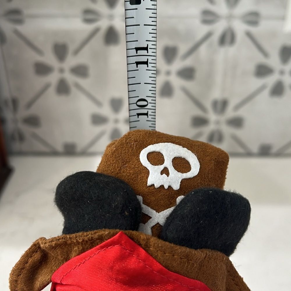 Vintage Mickey Mouse pirate Halloween treat holder. Very good vintage condition. - Picture 7 of 10